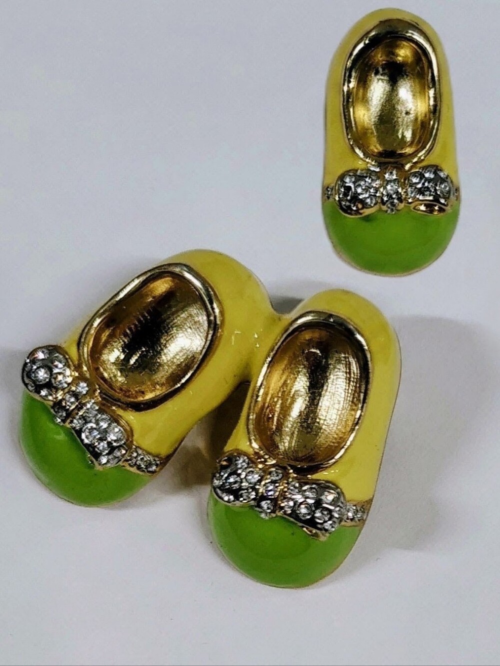 Charming Yellow & Green Baby Shoe Pin w/ Crystal Bow Accents VTG Carucci Style
